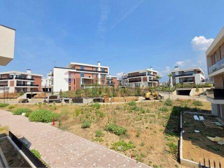 Apartament 2+1+2 per shitje parkime te Tulipan