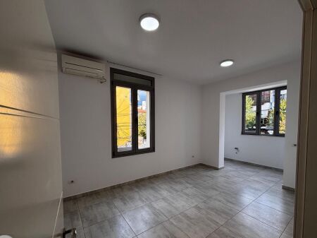 Qera | Ambjent Biznesi | Medreseja | 600 €/muaj