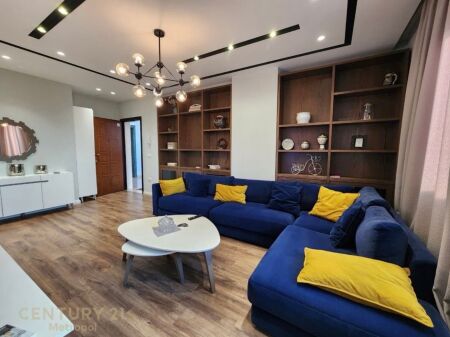 APARTAMENT 3+1+2 ME QIRA TEK RRUGA E BARRIKADAVE !