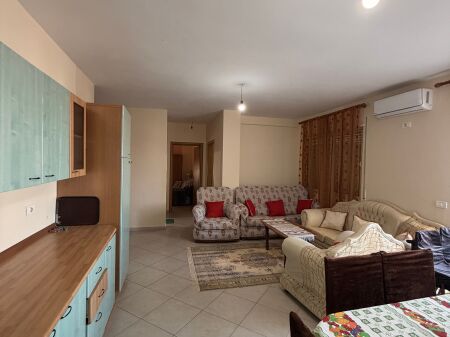 Jepet Apartament 3+1 + verande ne Plazh