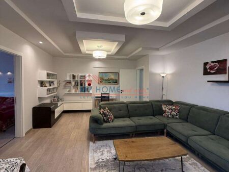 Apartament 2+1 ne shitje Komuna e Parisit ne Tirane