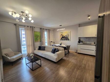 Apartament 1+1 + post parkimi ne Qender