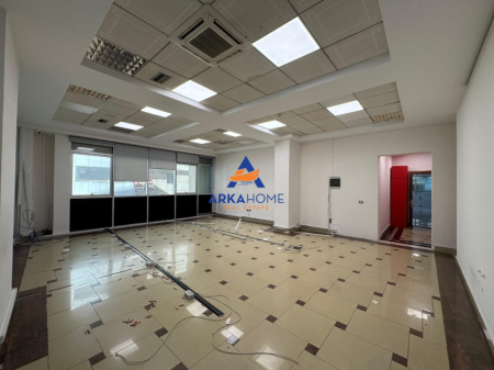 JEPET ME QERA ZYRE 105M2 "NE QËNDËR" 85.000 LEKE