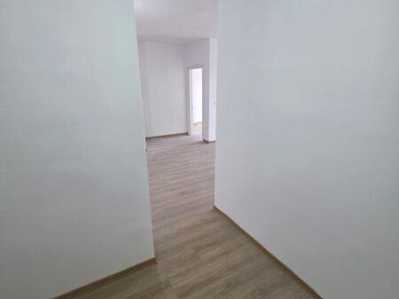 Jepet me qira super apartament 1+1 me ballkon në Rrugën e Dibrës F ID 5829
