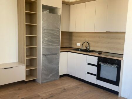 🏢Paskuqan affittasi appartamento 2+1, parzialmente arredato 40,000Leke (trattabile)