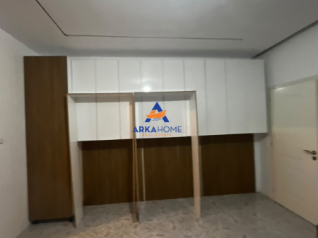JEPET GARSIONIERE ME QERA 45 M2 "TE BULEVARDI I RI,PRANË TRENIT" 30.000 LEKE