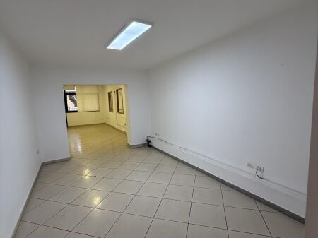 Ne Myslym Shyr Shitet Apartament I Pershtatur Per Ambient Biznesi Me Lokacion Perfekt