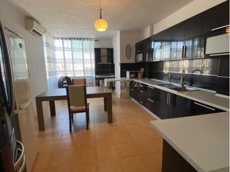 Comune di Parigi - In Affitto 2+1 110m2 Moderno Edificio Con Ascensore 5° Piano Acqua 24h PREZZO IN LEK 110m2 Soggiorno Spazioso + Casa di cucina 2 camere da letto 1 toilette