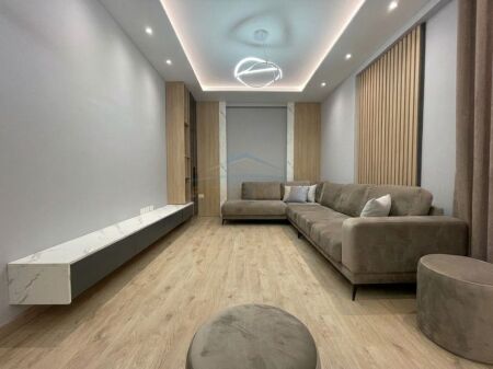 Qera, Apartament 2+1+2+2 Poste Parkimi, Qender