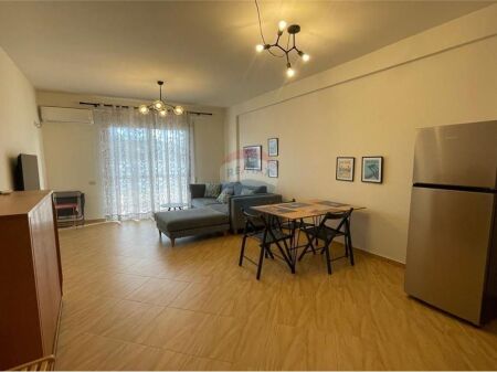  APARTAMENT 1+1 ME QIRA – RRUGA E RE, VLORË!