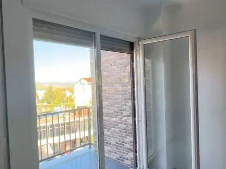 SHITET APARTAMENT 1+1 ME VERANDE NE INSTITUT astoria152223