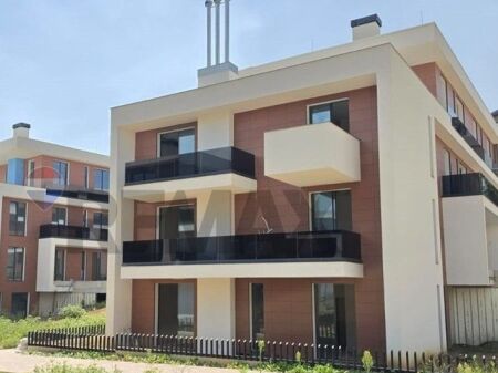 Per Shitje apartament 2+1 dhe 2 poste parkimi te residenca Tulipan.  ID: 530191006-1218