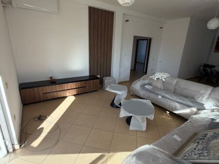 3+1+1 apartment for rent in Laprake 50,000 lekë