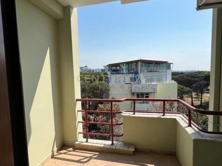 Shitet Apartament 3+1+2 ballkone , vije e pare bregdetare ne Malin e Robit!