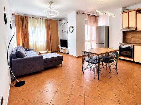 Apartament 2+1 me ballkon me qera ne Don Bosko - Ne Pallat te Ri