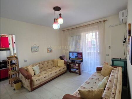 Apartament 2+1+2 Për Shitje në Golem 200-250m nga deti !