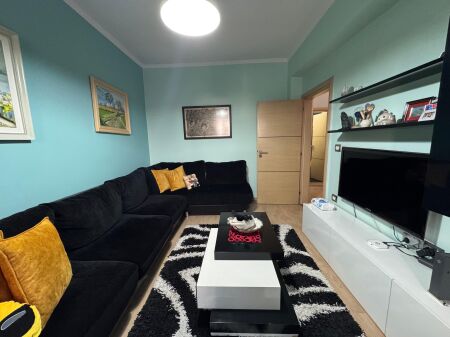Shitet Apartament 2+1+2