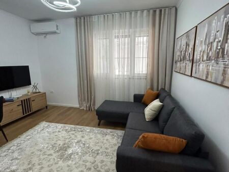 Apartament me qera 1+1 Rruga Ferit Xhajko, prane ish restorant Durresi