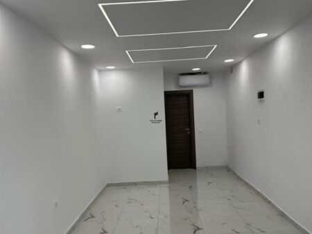SHOP FOR RENT 33M2 NEW BAZAAR 150.000 LEKE FH-98899