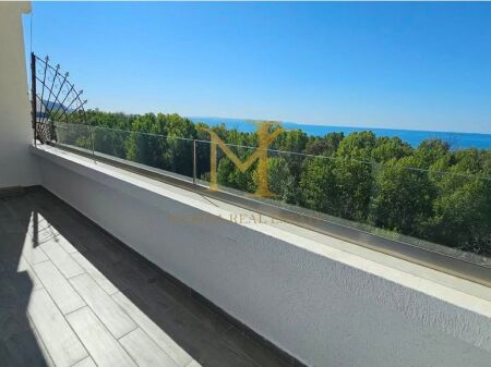 SHITET APARTAMENT 3+1+3 ME PAMJE DETI- NË ILIRIA, PLAZH!