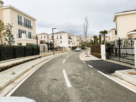 🏡✨VILLA DI LUSSO SU 3 PIANI IN VENDITA – COLLINA VERDE, VICINO A TEG🔥