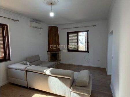 🏡 VENDESI APPARTAMENTO 1+1 più veranda, Via Frosina Plaku, Tirana – 15,000,000 LEKË
