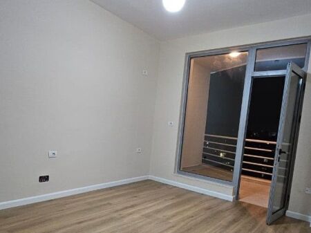 🏡 VENDESI APPARTAMENTO 1+1 – VIA KAVAJËS, TIRANA