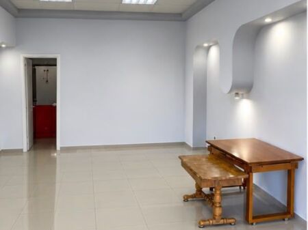 Business premises for rent near the fruit and vegetable market, Durrës!