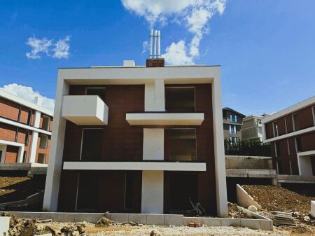 🏡 **SHITET APARTAMENT 3+1+2 ME GARDEROBË – TULIPAN RESIDENCE**