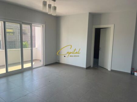 ZYRE ME QIRA 110 M2 RRUGA E KAVAJES 45.000 LEKE
