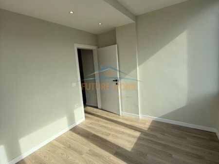 Shitje,Apartament 1+1, Komuna Parisit !