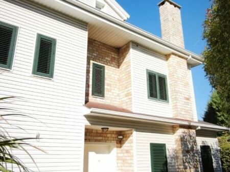   JEPET ME QIRA VILË LUKSOZE 3-KATËSHE | GARDEN HILLS RESIDENCE – TEG