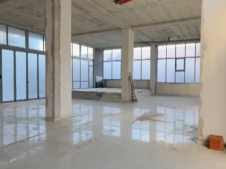 🏢 **SHITET AMBIENT KOMERCIAL PRANË LAKE VIEW – LIQENI I TIRANËS**