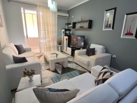 Shitet, Apartament 1+1, Pallatet Cabej