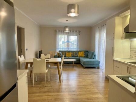 Qera, Apartament 1+1, prane Square 21, Tirane.