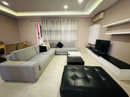2+1 apartment for rent at Komuna e Parisit.