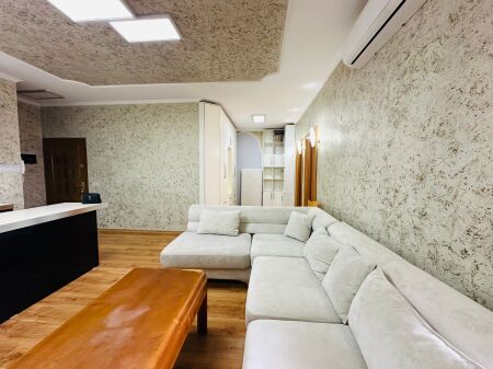 Jepet Me Qera Apartament 2+1+1 Ballkon
