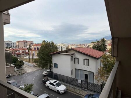 Shitet apartament 2+1, Kodra e Diellit
