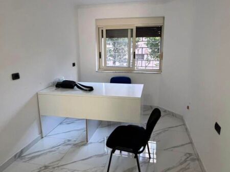 Shitet Apartament 1+1 ne Durres