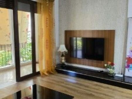 JEPET ME QIRA APARTAMENT 2+1+2 ME VERANDË DHE 2 POSTE PARKIMI – RRUGA E KAVAJËS