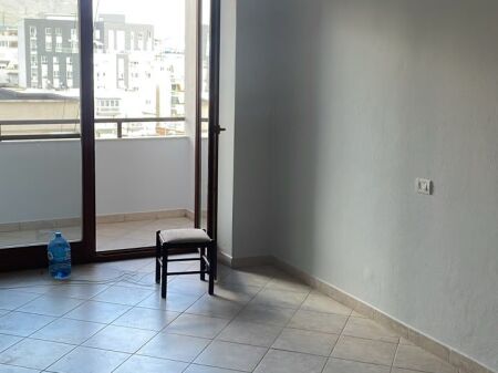 750€ / Month.  Apartment/office for rent,  Train station.