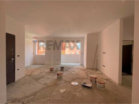 Apartament 2+1 per shitje prane Kopshtit Botanik