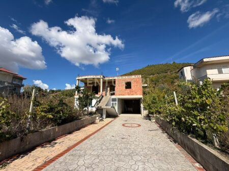 SHITET SHTËPI PRIVATE 2-KATËSHE ME TRUALL – STËRMAS, PRANË TEG-UT 387,500 € 35,000,000 Lekë