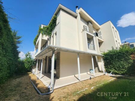 Duplex 3+3+1+PARCHEGGIO in Affitto vicino al Lago Secco, Tirana - 2000€ | 200 m²