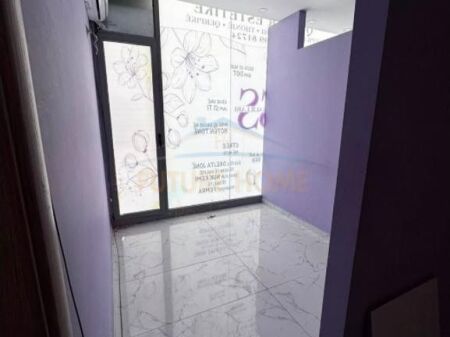 Locale commerciale in affitto, Bllok