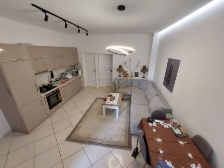 Shitet,Apartament 1+1,Liqeni i Thate,Tirane