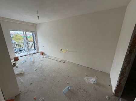 PASKUQAN APARTAMENT PER SHITJE 2+1+2