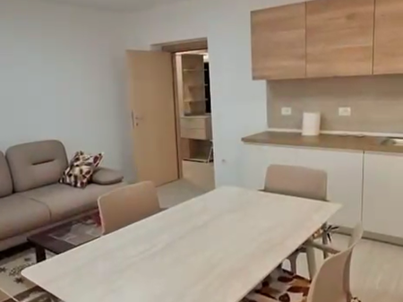 Apartament 1+1 per qera prane Ambasades Amerikane  Tirane !