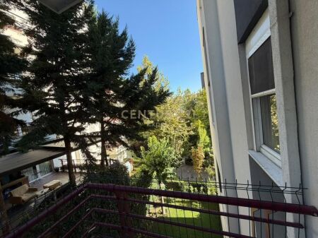 Shitet apartament 2+1+2 tek Liqeni i That