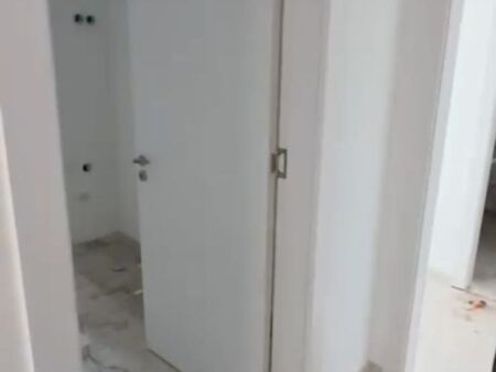 Shitet Apartament me kamze